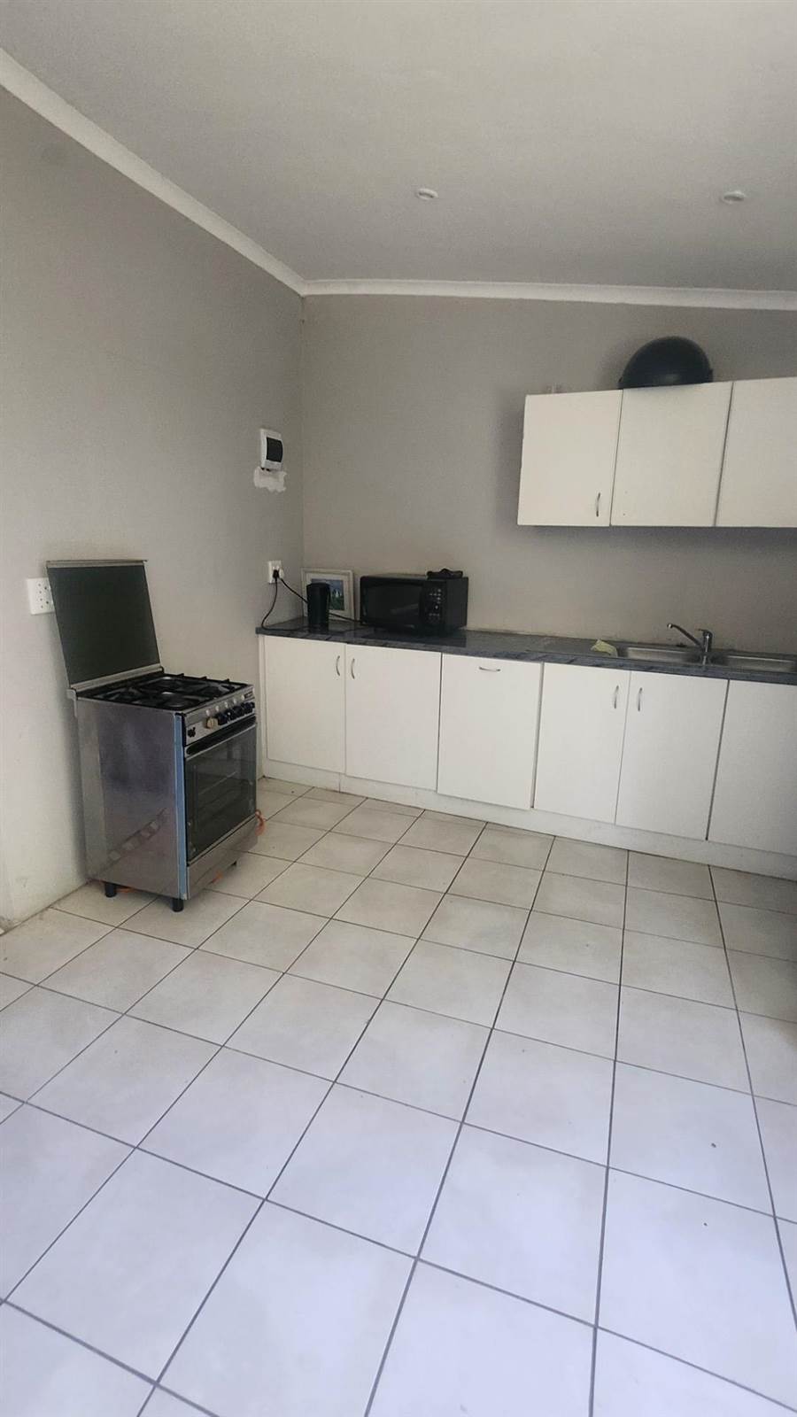 2 Bed Apartment in Kloof photo number 4
