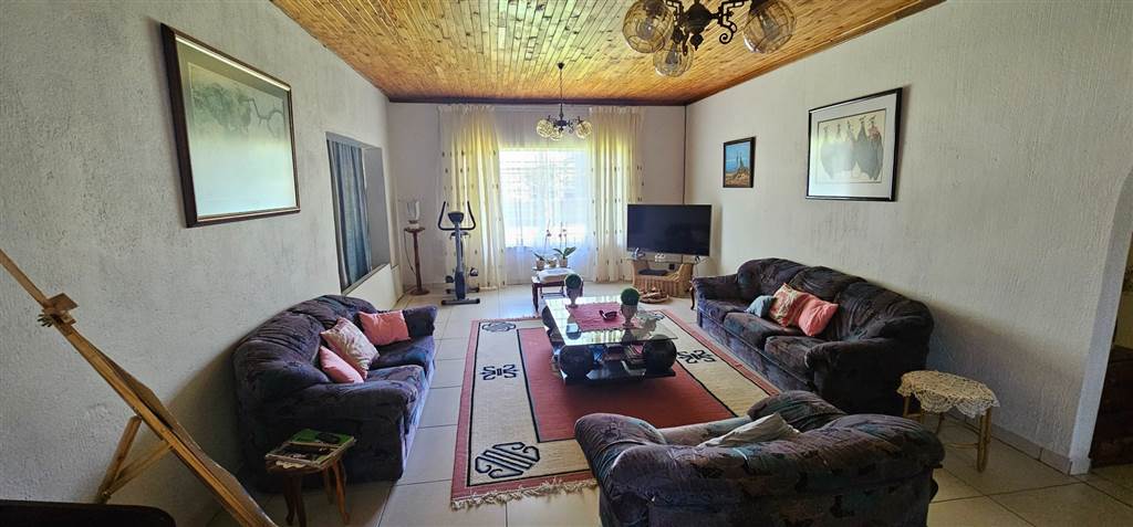 4 Bed House in Polokwane Central photo number 13