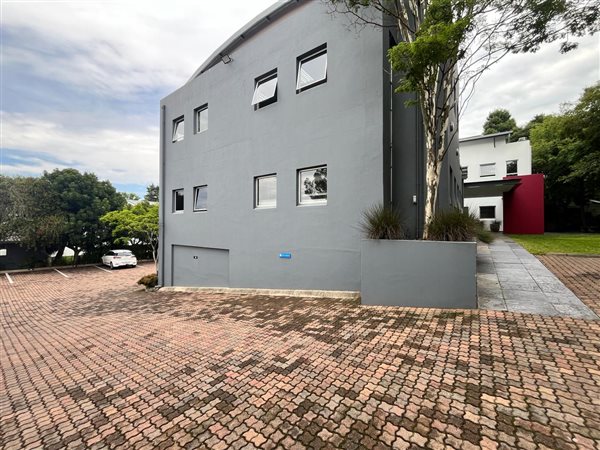 155  m² Commercial space in Bryanston