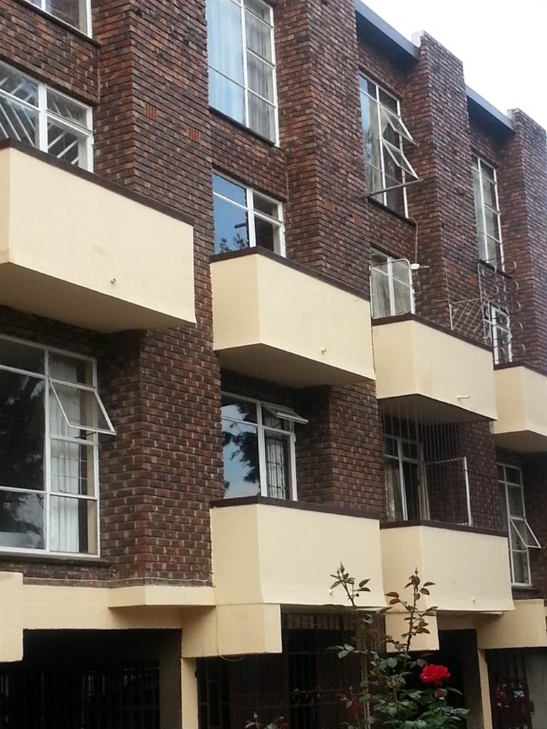 1.5 Bed Apartment in Germiston South photo number 6