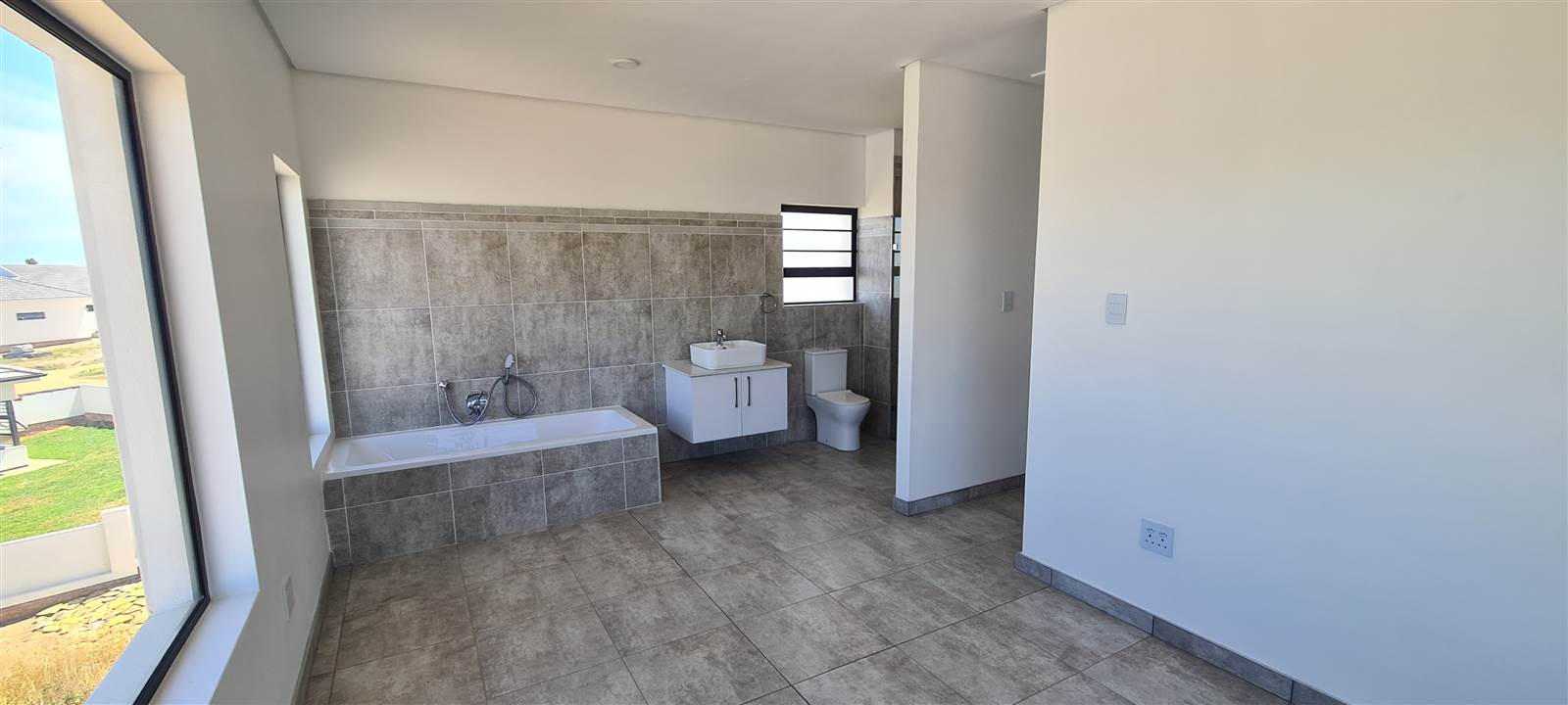 3 Bed Townhouse in Jeffreys Bay photo number 19