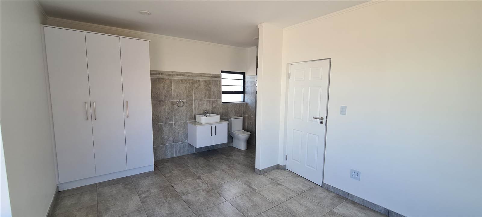3 Bed Townhouse in Jeffreys Bay photo number 3