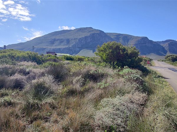 890 m² Land available in Bettys Bay