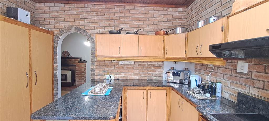 4 Bed House in Bosmont photo number 3