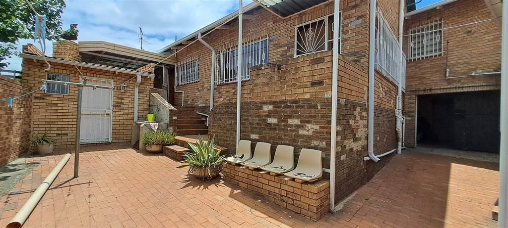 4 Bed House in Bosmont photo number 27