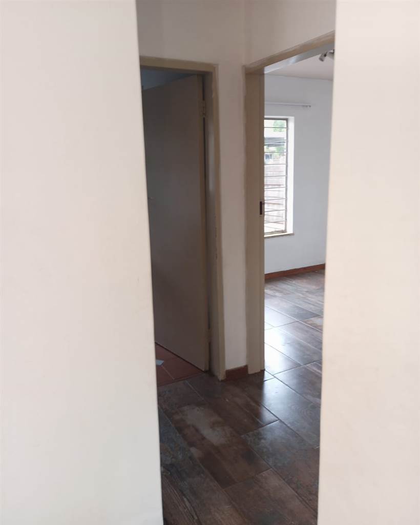 2 Bed Townhouse in Doornpoort and surrounds photo number 8