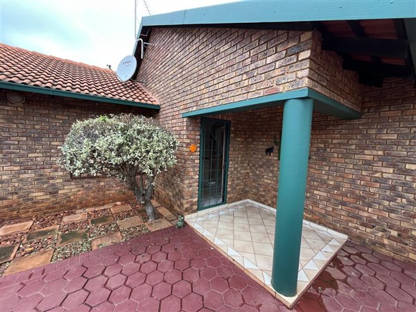 3 Bedroom Townhouse 3 Bedroom Townhouse
