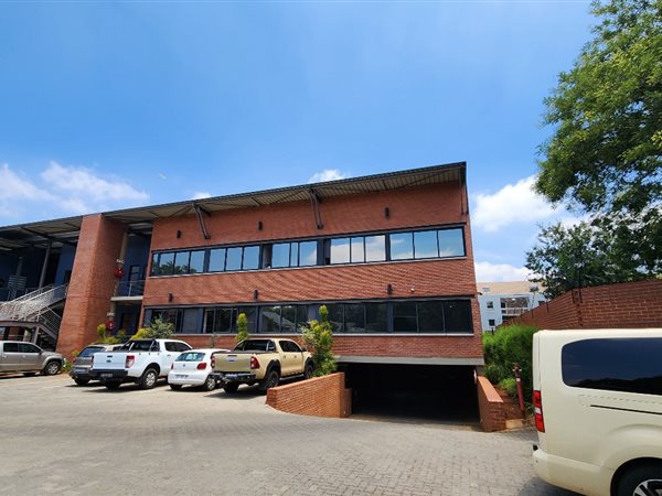 144  m² Commercial space in Lynnwood