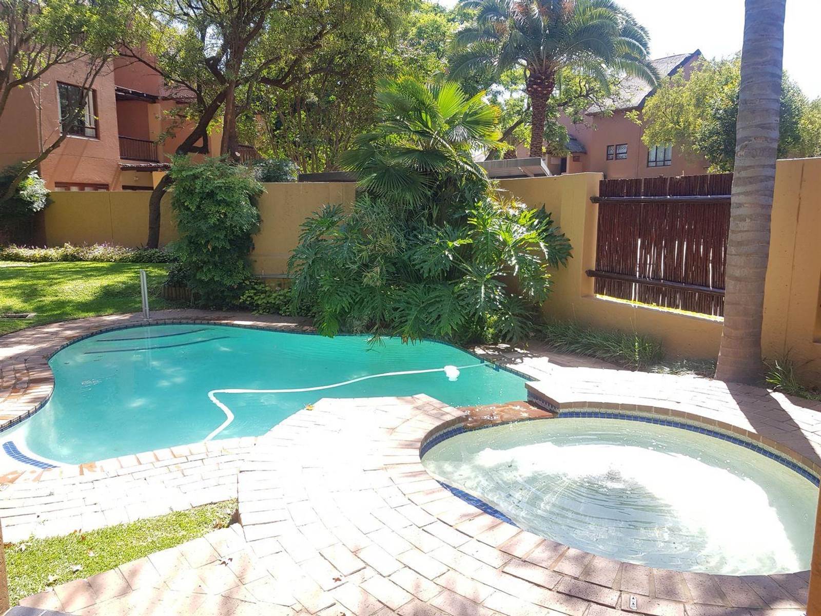 2 Bed Apartment in Lonehill photo number 27