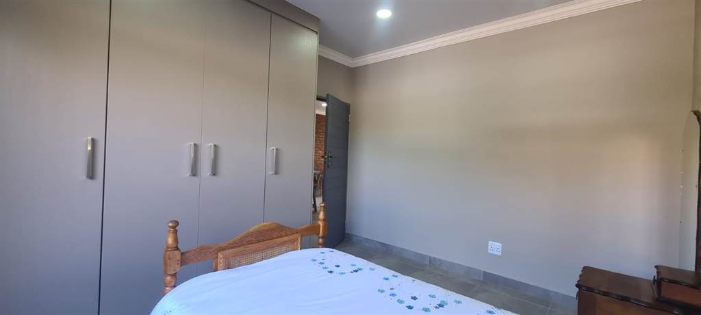 2 Bed Simplex in Potchefstroom Central photo number 11