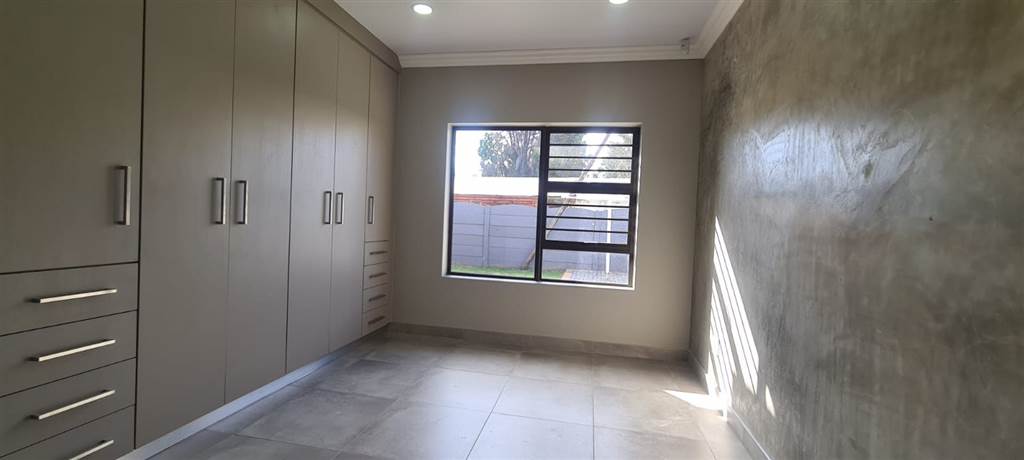 2 Bed Simplex in Potchefstroom Central photo number 14