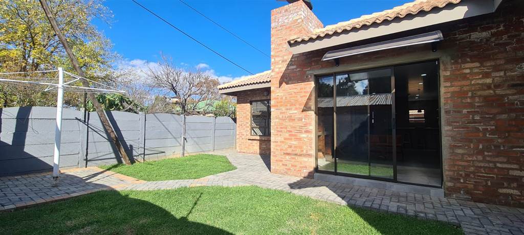 2 Bed Simplex in Potchefstroom Central photo number 16