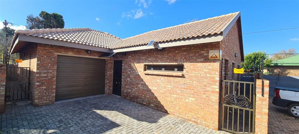 2 Bed Simplex in Potchefstroom Central photo number 17