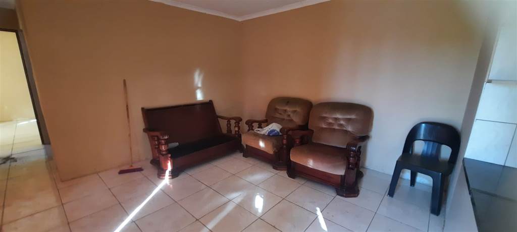 2 Bed House in Mabopane photo number 6
