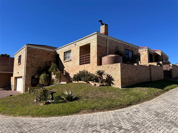4 Bedroom House 4 Bedroom House
