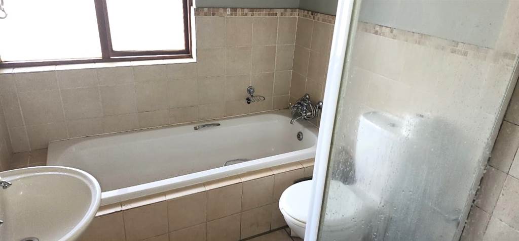 2 Bed Apartment in Zambezi Country Estate photo number 12