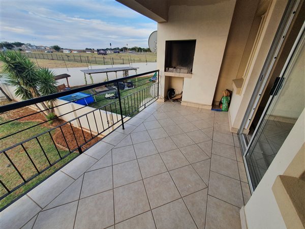 3 Bed Apartment in Country View