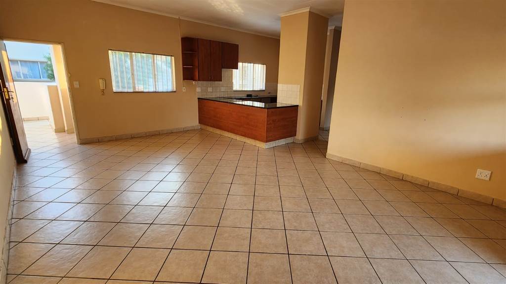 3 Bed Apartment in Country View photo number 3