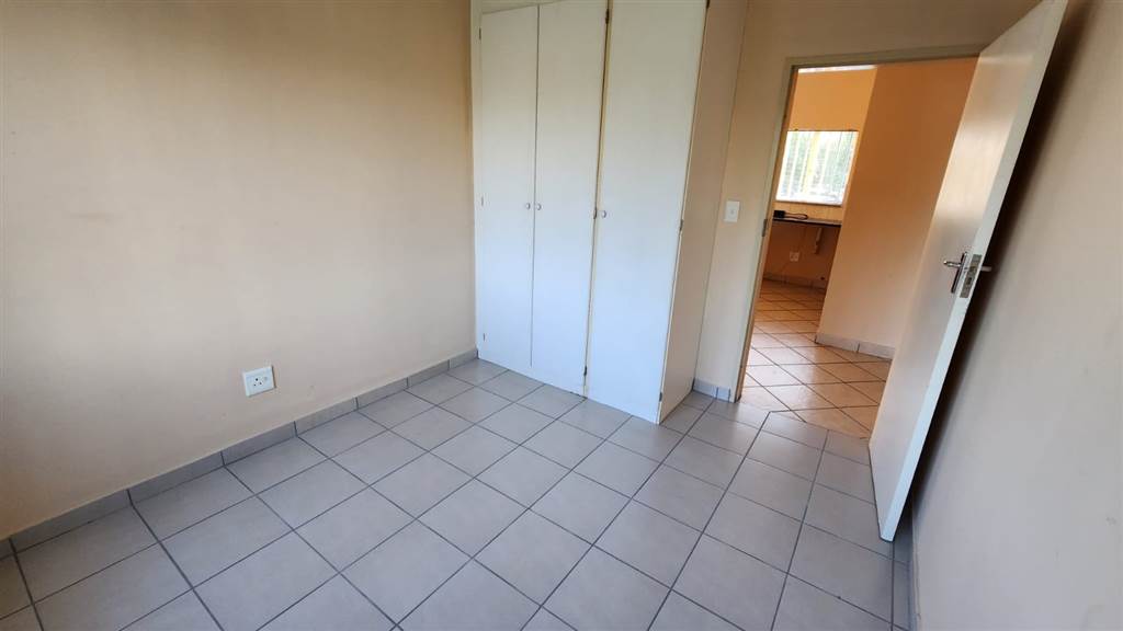 3 Bed Apartment in Country View photo number 12