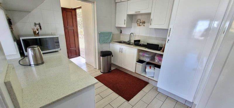 3 Bed Townhouse in Scottburgh Central photo number 27