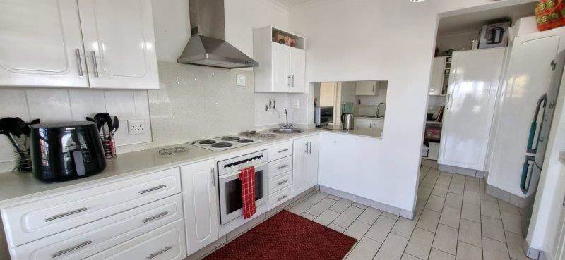 3 Bed Townhouse in Scottburgh Central photo number 3