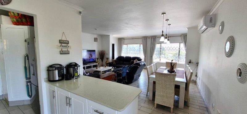 3 Bed Townhouse in Scottburgh Central photo number 4