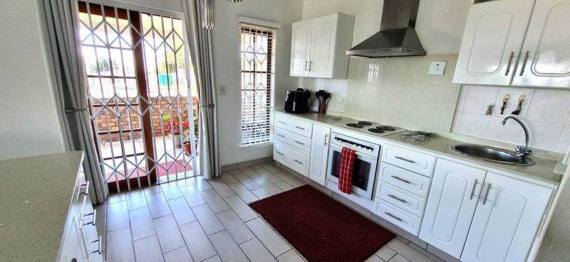 3 Bed Townhouse in Scottburgh Central photo number 29