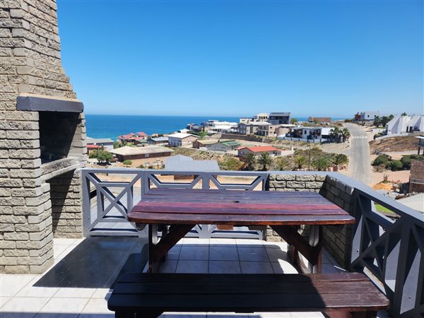 10 Bed House in Strandfontein