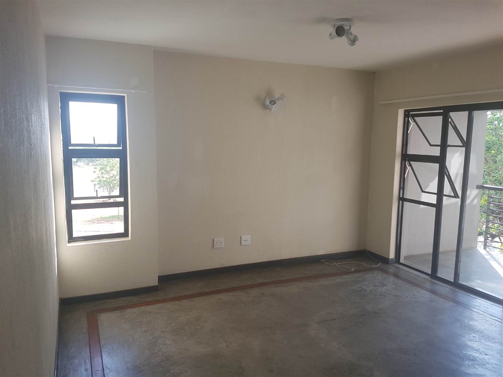 2 Bed Apartment in Hoedspruit photo number 19