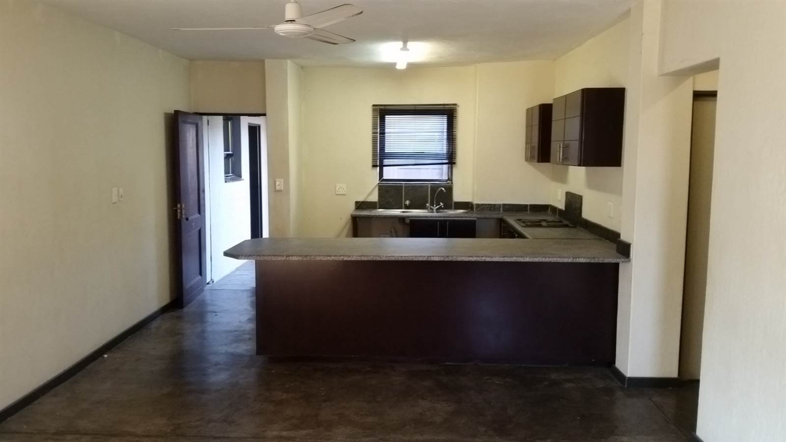 2 Bed Apartment in Hoedspruit photo number 7