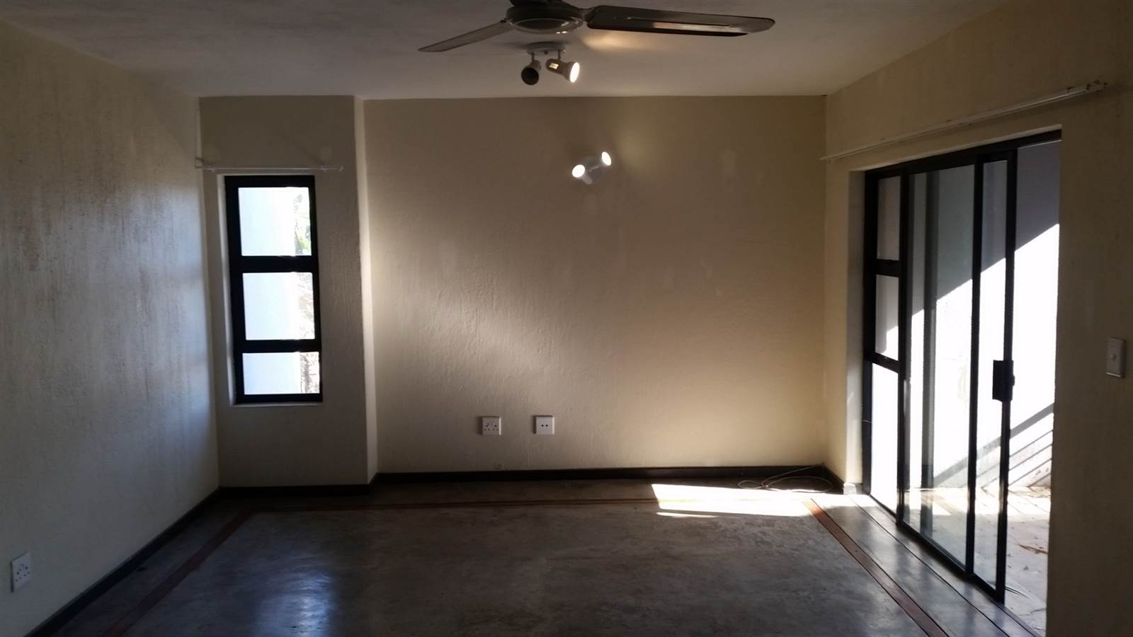 2 Bed Apartment in Hoedspruit photo number 11