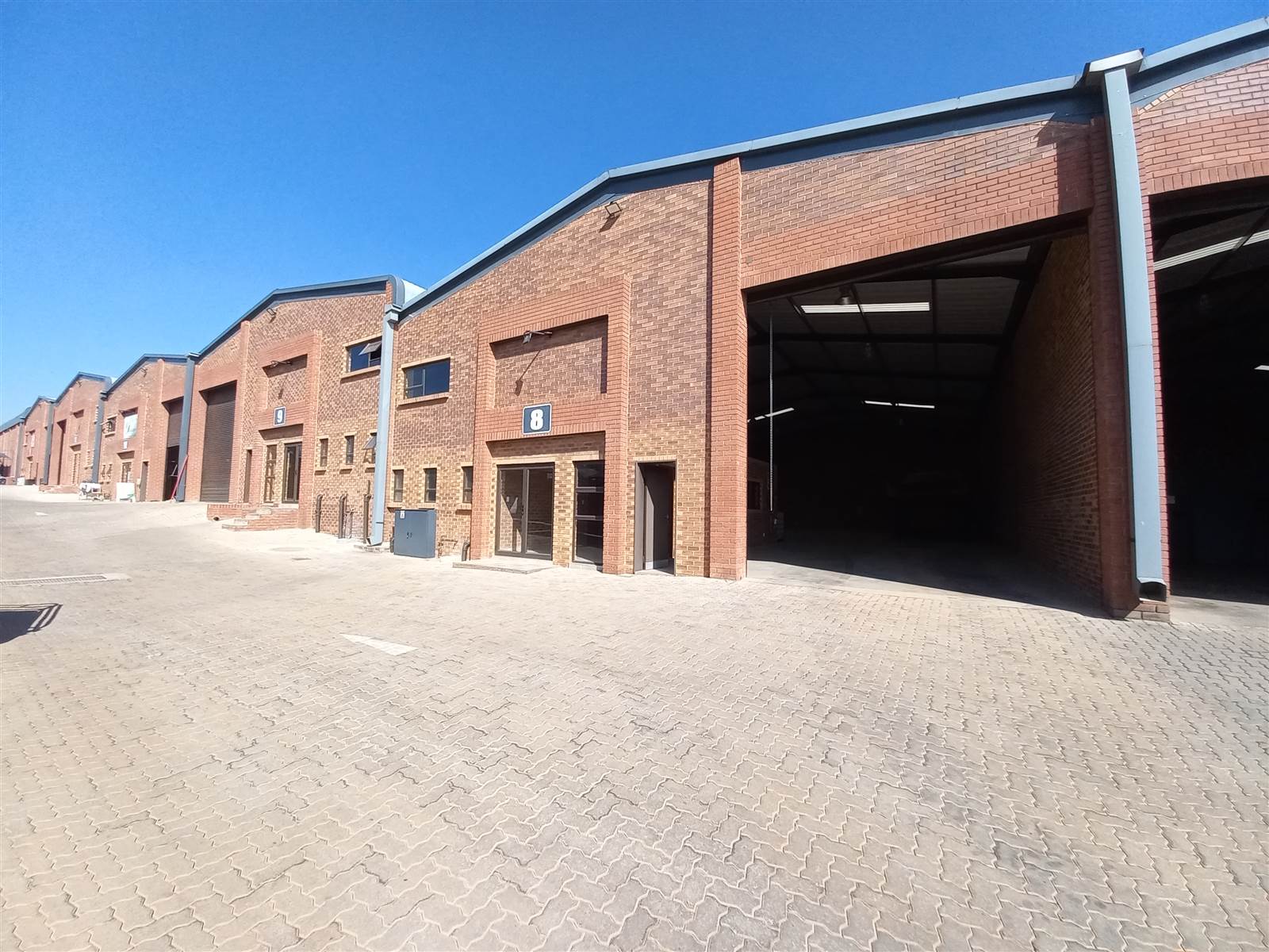 525  m² Industrial space in Pomona photo number 1