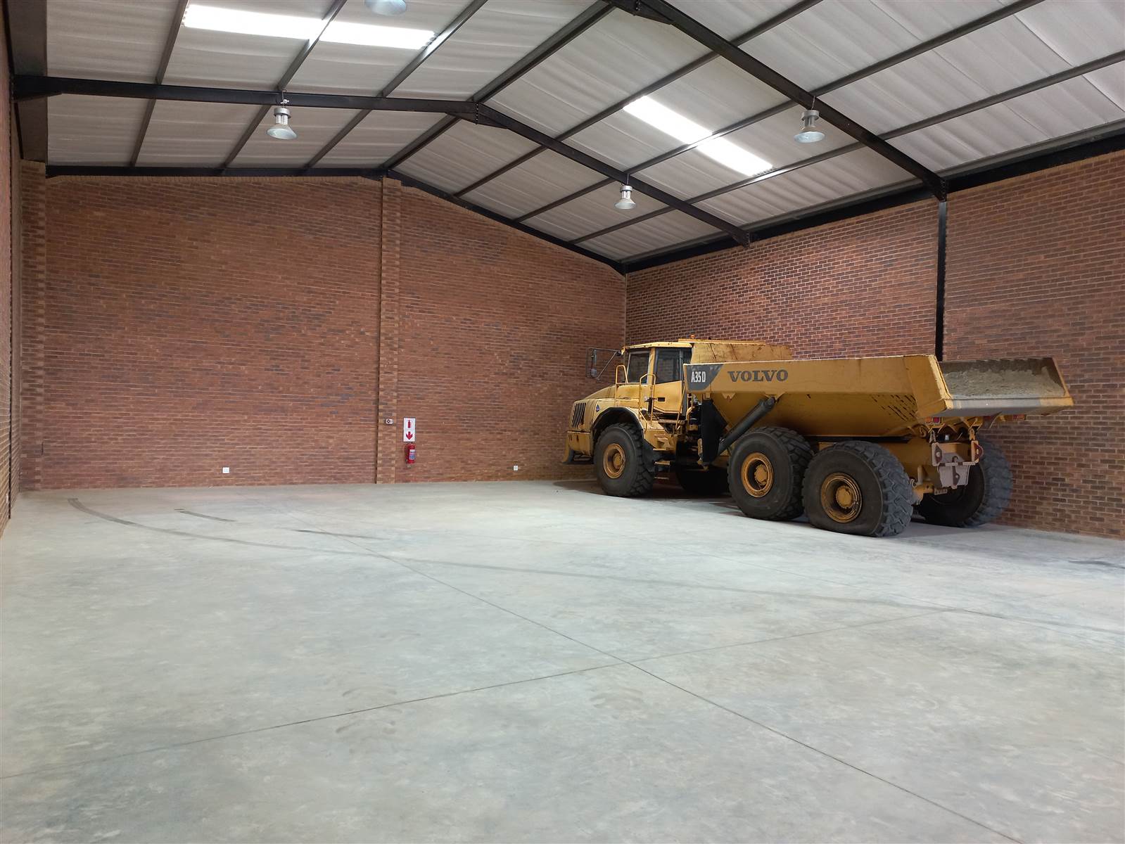 525  m² Industrial space in Pomona photo number 3