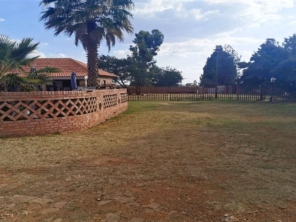 8 565 m² Farm