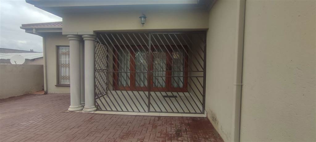 3 Bed House in Tekwane photo number 14