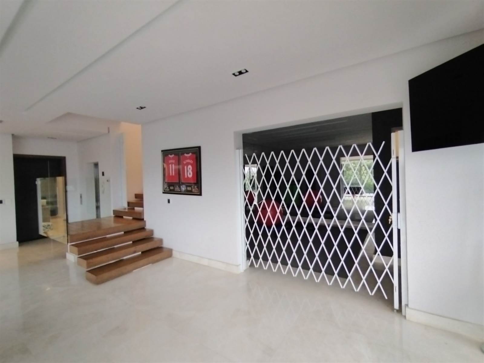 4 Bed House in La Lucia photo number 21