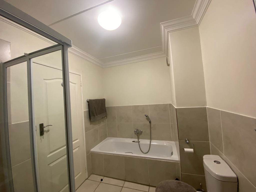 2 Bed Apartment in Wychwood photo number 9