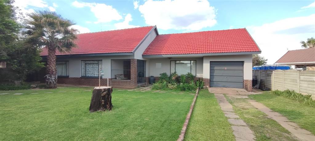 3 Bed House in Adamayview photo number 1