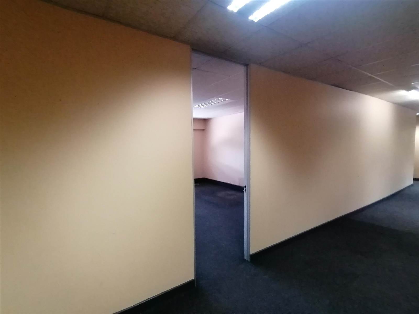 301  m² Commercial space in Halfway House photo number 18