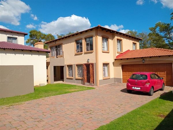 4 Bed Duplex in Country View