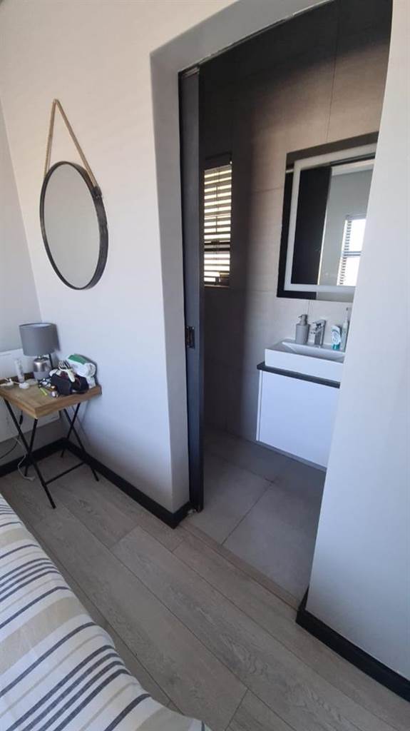 1 Bed Apartment in Blouberg Rise photo number 17