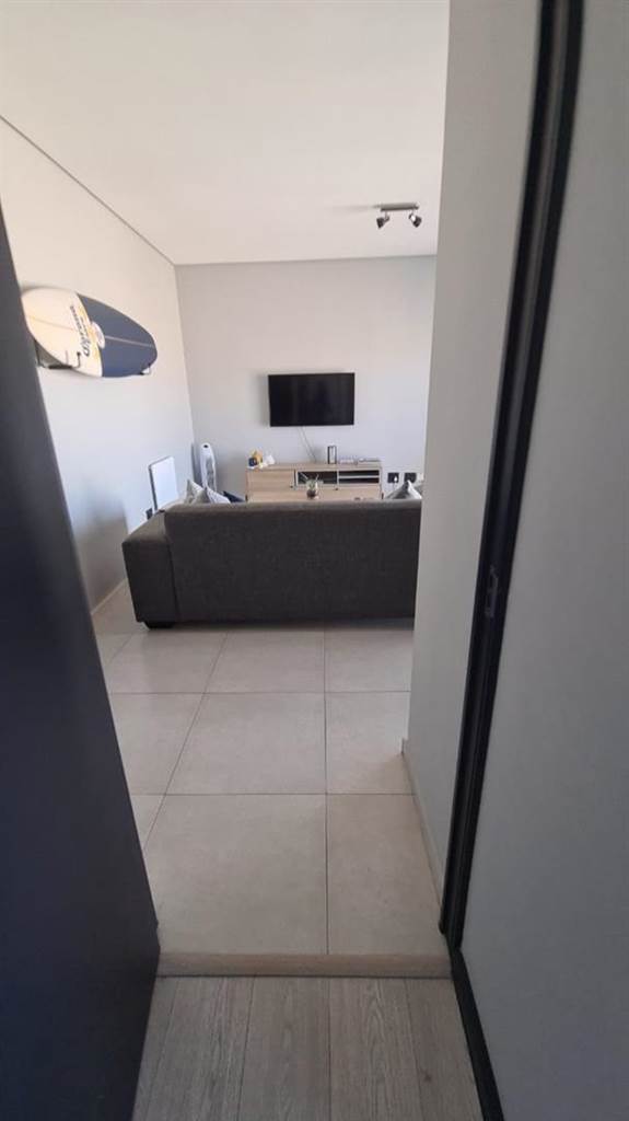 1 Bed Apartment in Blouberg Rise photo number 7