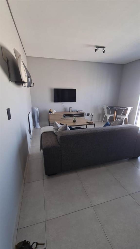 1 Bed Apartment in Blouberg Rise photo number 12