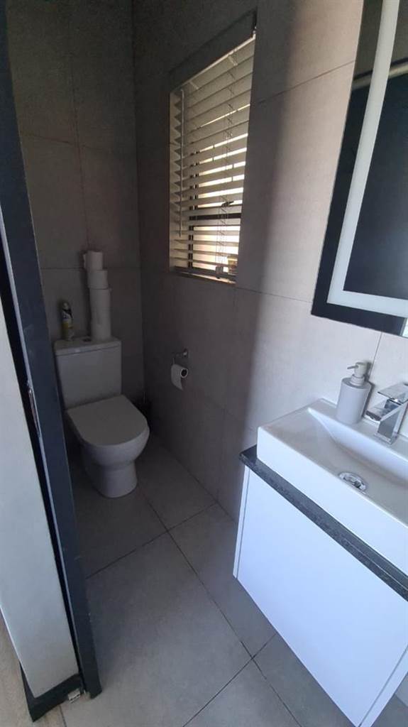 1 Bed Apartment in Blouberg Rise photo number 19