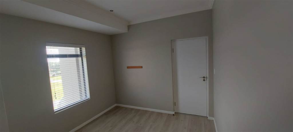 4 Bed House in Beacon Bay photo number 15