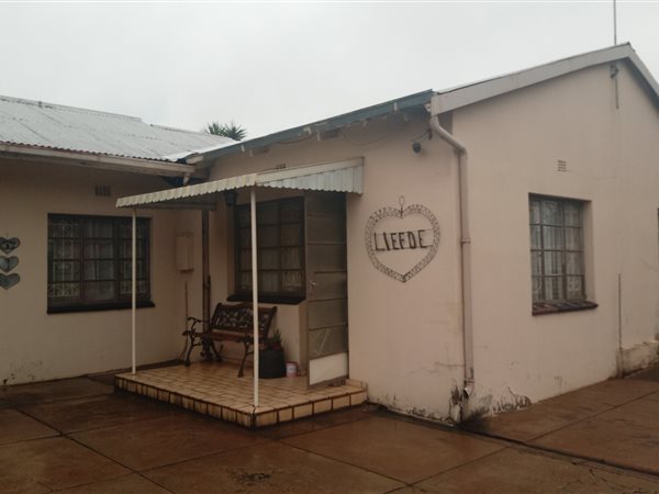 4 Bedroom House 4 Bedroom House