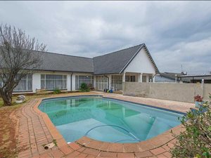 5 Bed House in Bosmont