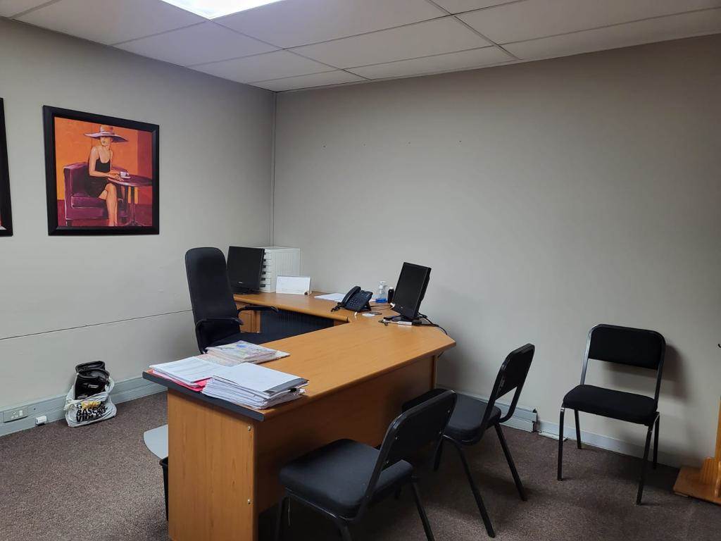 130  m² Office Space in Garsfontein photo number 10