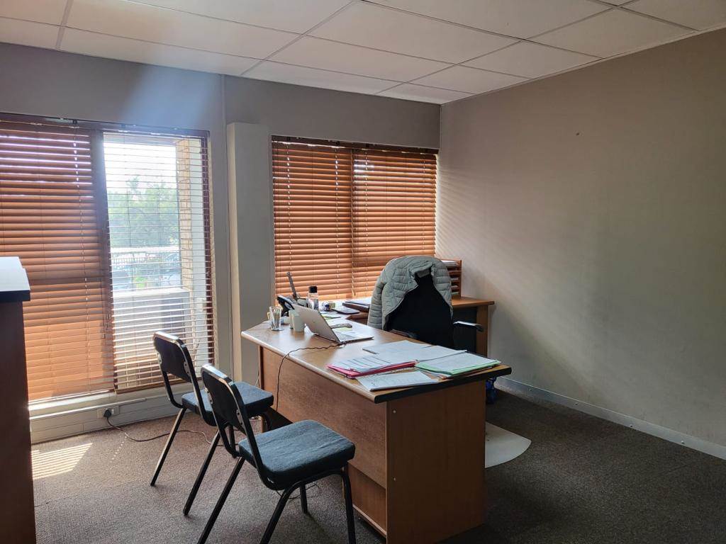 130  m² Office Space in Garsfontein photo number 7