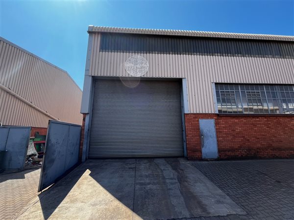 900  m² Industrial space